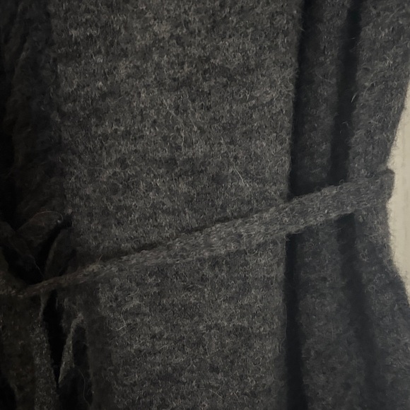 Artis Black Sleeveless Vest - Picture 3 of 7